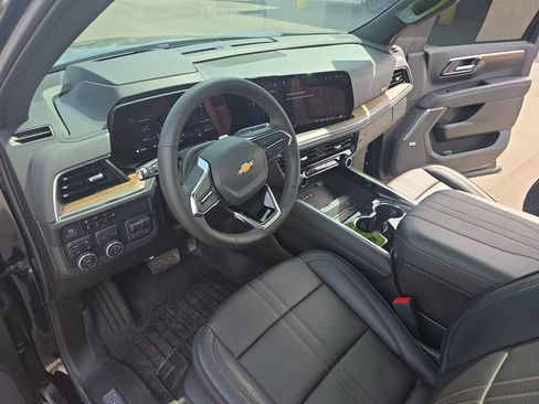 Used 2025 Chevrolet Tahoe High Country AWD/4WD image 18