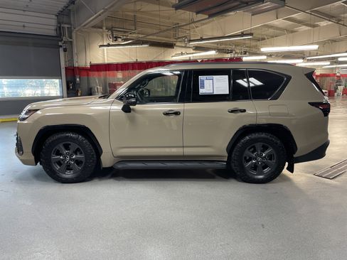 Used 2025 Lexus LX 700h Overtrail image 17