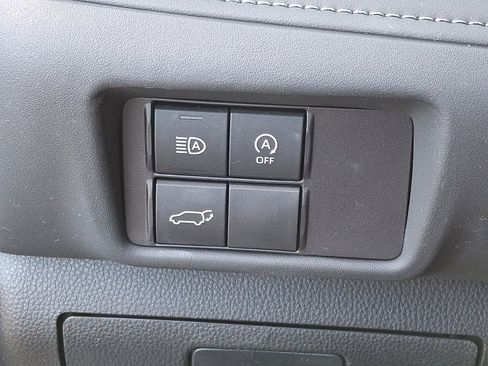 Certified 2024 Toyota Highlander XLE image 26