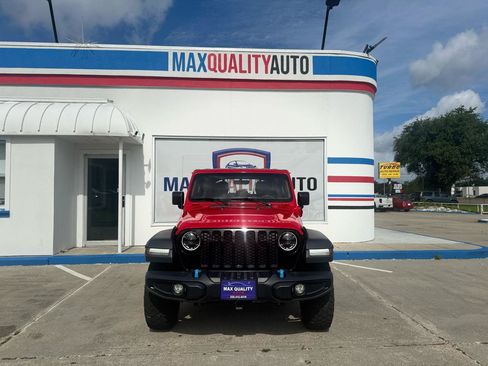 Used 2023 Jeep Wrangler Unlimited w/ Cold Weather Group AWD/4WD image 10