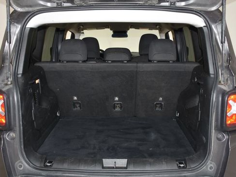 Used 2021 Jeep Renegade Latitude image 29