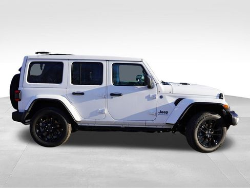 Used 2025 Jeep Wrangler Unlimited Sahara w/ Safety Group AWD/4WD image 4