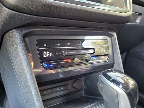 Used 2023 Volkswagen Tiguan SE FWD image 20