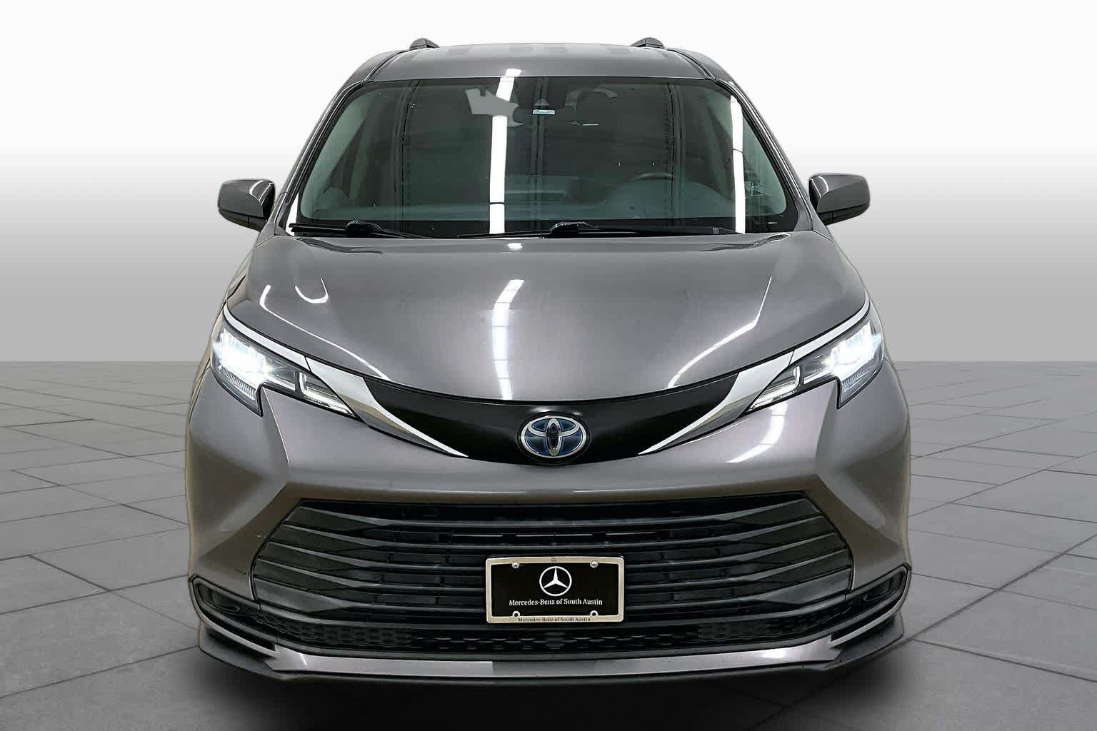 Used 2021 Toyota Sienna LE FWD image 4