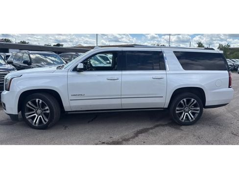 Used 2019 GMC Yukon XL Denali w/ Denali Ultimate Package AWD/4WD image 2
