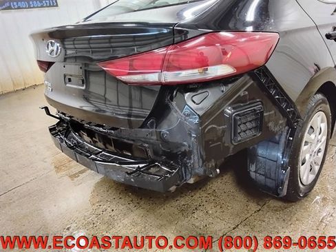 Used 2017 Hyundai Elantra SE image 19