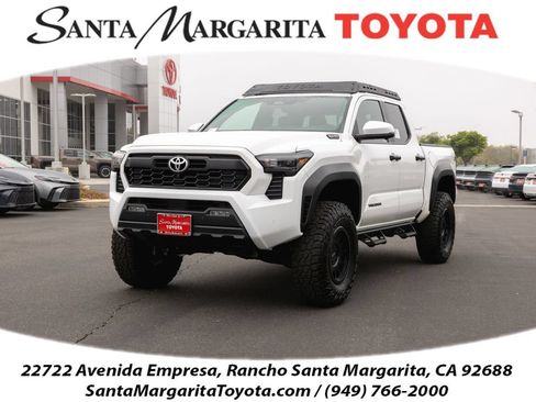 Certified 2025 Toyota Tacoma TRD Off-Road w/ TRD Off Road Premium Package AWD/4WD image 1