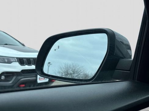 Used 2024 Hyundai Venue SEL image 29