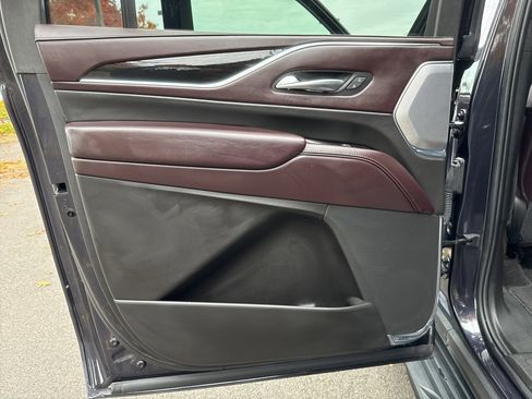 Used 2022 Cadillac Escalade ESV Premium Luxury Platinum image 16