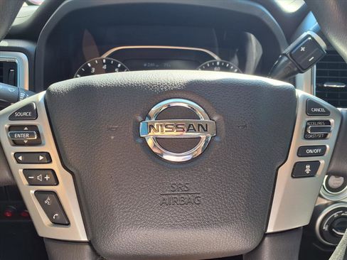 Used 2021 Nissan Titan SV AWD/4WD image 12