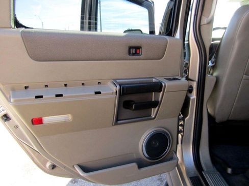 Used 2003 HUMMER H2 w/ Preferred Equipment Group image 12