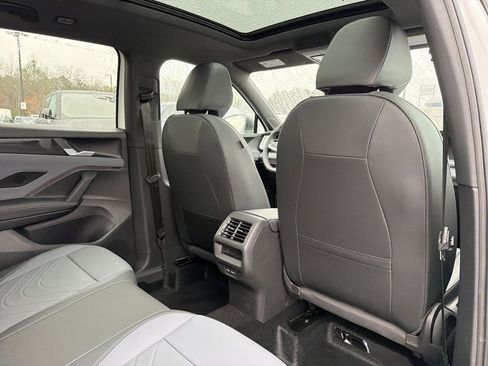 New 2026 Volkswagen Tiguan SE R-Line image 18