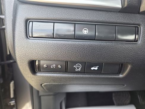 Used 2024 Nissan Rogue SV image 9