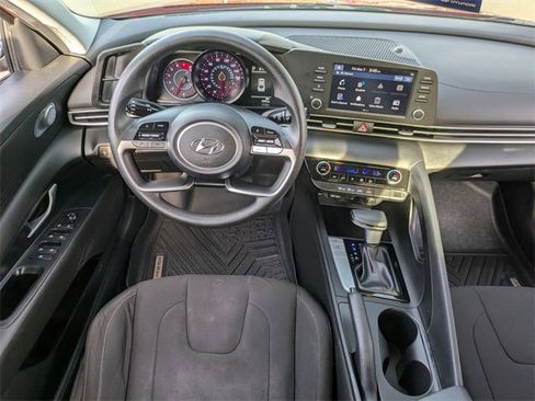 Certified 2023 Hyundai Elantra SEL image 31