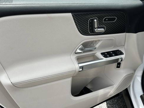 Certified 2025 Mercedes-Benz GLB 250 4MATIC image 11