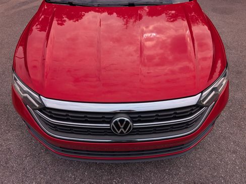 Used 2022 Volkswagen Jetta SE w/ Panoramic Sunroof Package FWD image 12