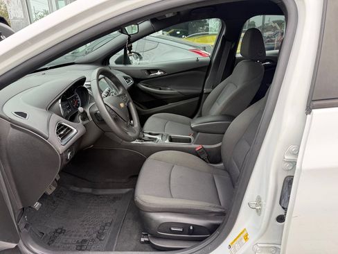 Used 2018 Chevrolet Cruze LT image 25