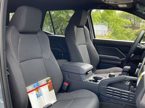 New 2026 Toyota 4Runner SR5 AWD/4WD image 11