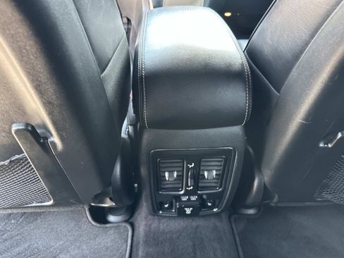 Used 2017 Jeep Grand Cherokee Overland w/ Jeep Active Safety Group image 17