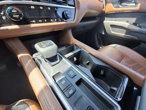 Used 2022 Nissan Pathfinder Platinum FWD image 15