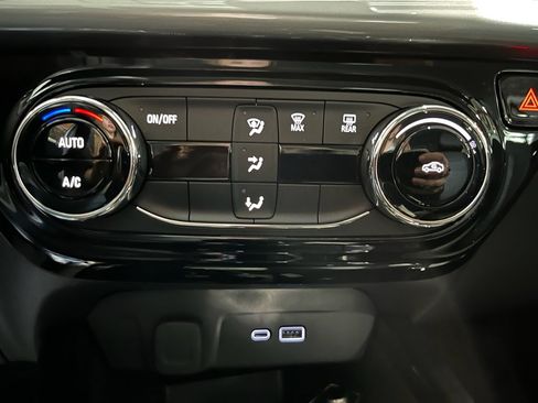 Used 2026 Chevrolet Trax LT FWD image 25