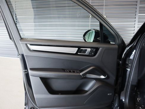 Certified 2022 Porsche Cayenne Turbo image 24