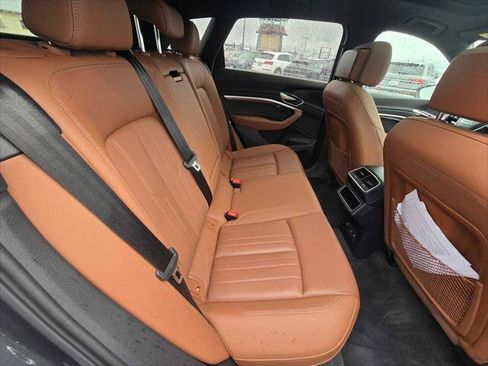 Used 2024 Audi Q8 e-tron Premium Plus w/ Premium Plus Package image 15