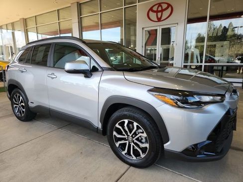 Used 2024 Toyota Corolla Cross SE image 4