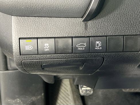 Used 2022 Toyota Camry SE image 10