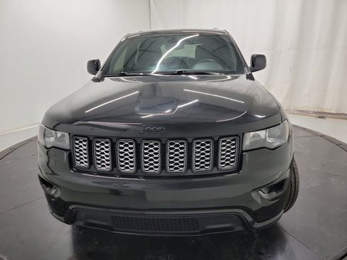 Used 2020 Jeep Grand Cherokee Altitude image 2