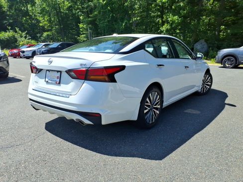 Certified 2023 Nissan Altima 2.5 SV w/ SV Premium Package FWD image 5