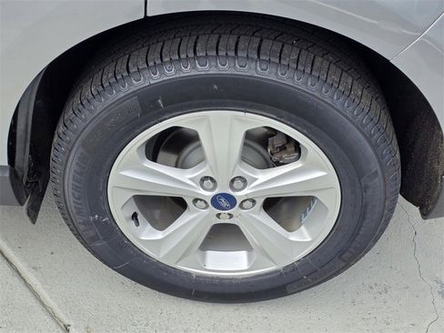 Used 2020 Ford Edge SE image 39