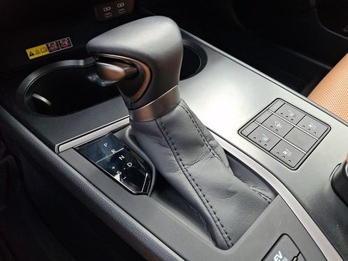 Used 2024 Lexus UX 250h AWD w/ Premium Package image 16