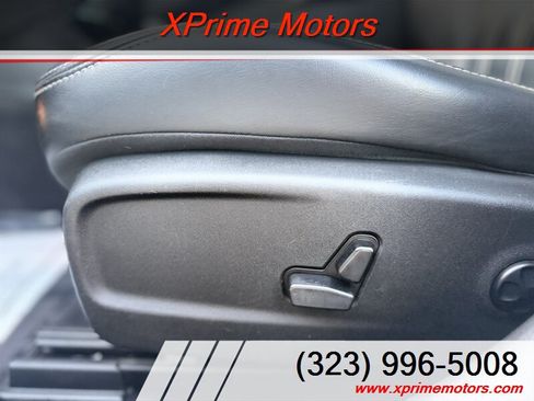 Used 2017 Chrysler 300 S w/ S Model Appearance Package RWD image 17