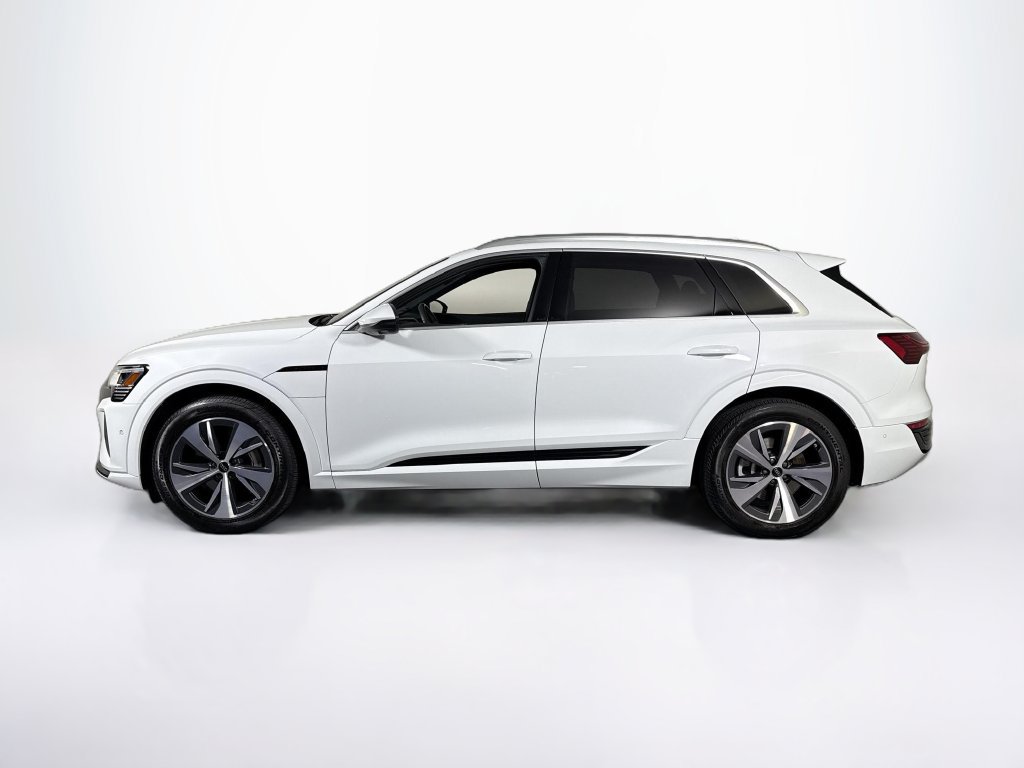 Used 2024 Audi Q8 e-tron Premium Plus AWD/4WD image 2