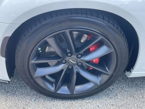 Used 2023 Chrysler 300 C RWD image 9