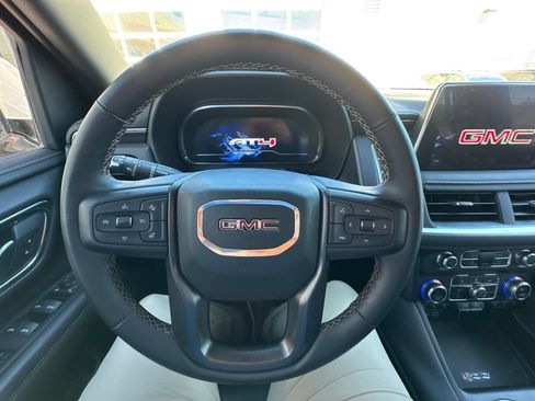 Used 2023 GMC Yukon AT4 AWD/4WD image 17