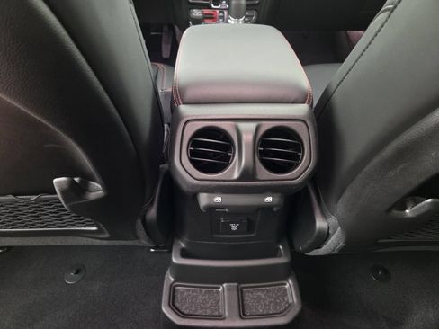 Used 2026 Jeep Wrangler Unlimited Rubicon AWD/4WD image 23