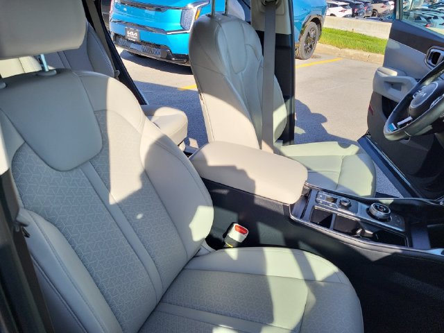 Certified 2023 Kia Sorento EX AWD/4WD image 18