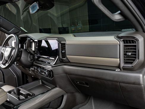 Used 2025 Chevrolet Silverado 2500 ZR2 image 18