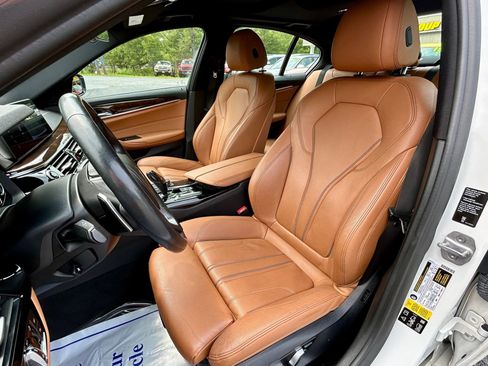 Used 2018 BMW 530i xDrive image 12