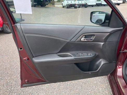 Used 2016 Honda Accord Sport image 10