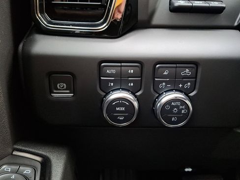 Used 2023 GMC Sierra 1500 AT4 w/ Technology Package image 24