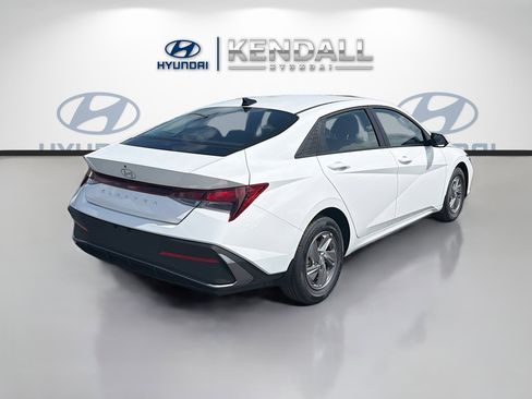 New 2026 Hyundai Elantra SE FWD image 6