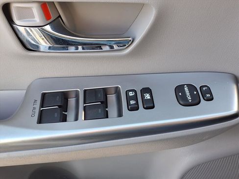 Used 2017 Toyota Prius V Three image 17