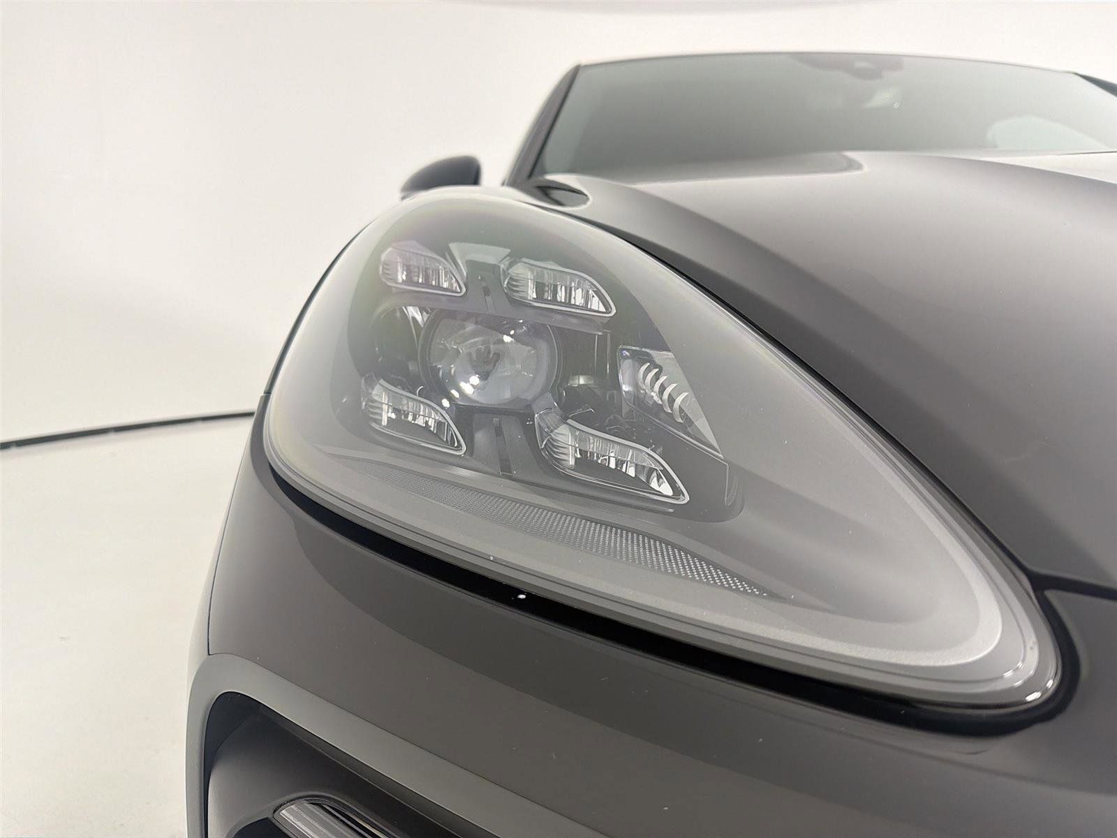 Certified 2023 Porsche Cayenne S AWD/4WD image 30