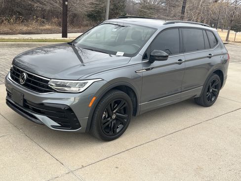 Certified 2023 Volkswagen Tiguan SE R-Line image 5