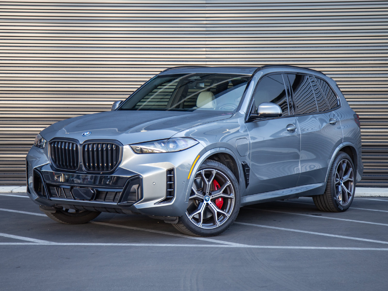 Used 2025 BMW X5 xDrive50e w/ M Sport Package AWD/4WD image 1