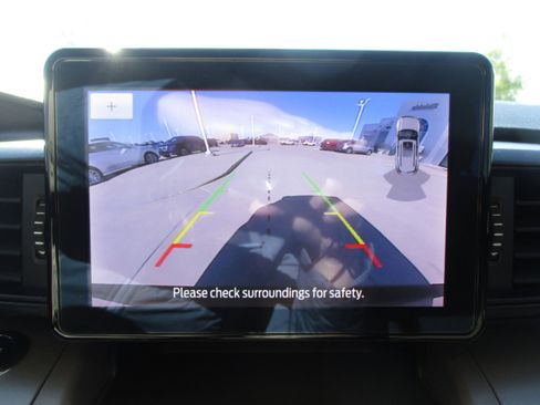 Used 2023 Ford Explorer XLT image 27