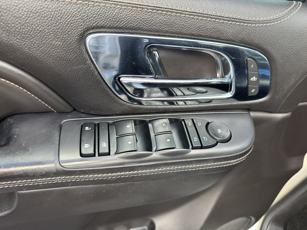 Used 2013 Cadillac Escalade Platinum AWD/4WD image 19
